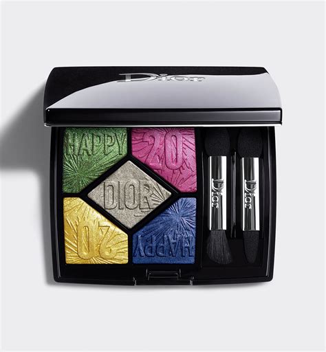 Eyeshadows: dazzling harmonies for the holiday season 